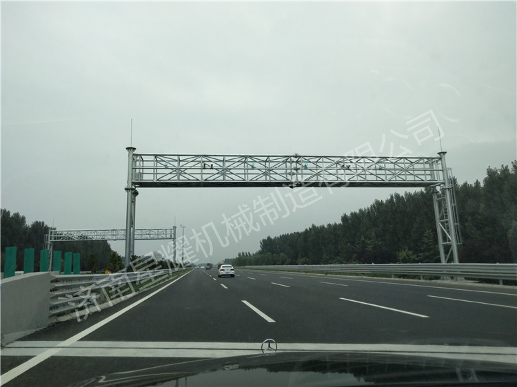 濟青高速智能路龍門架項目.jpg